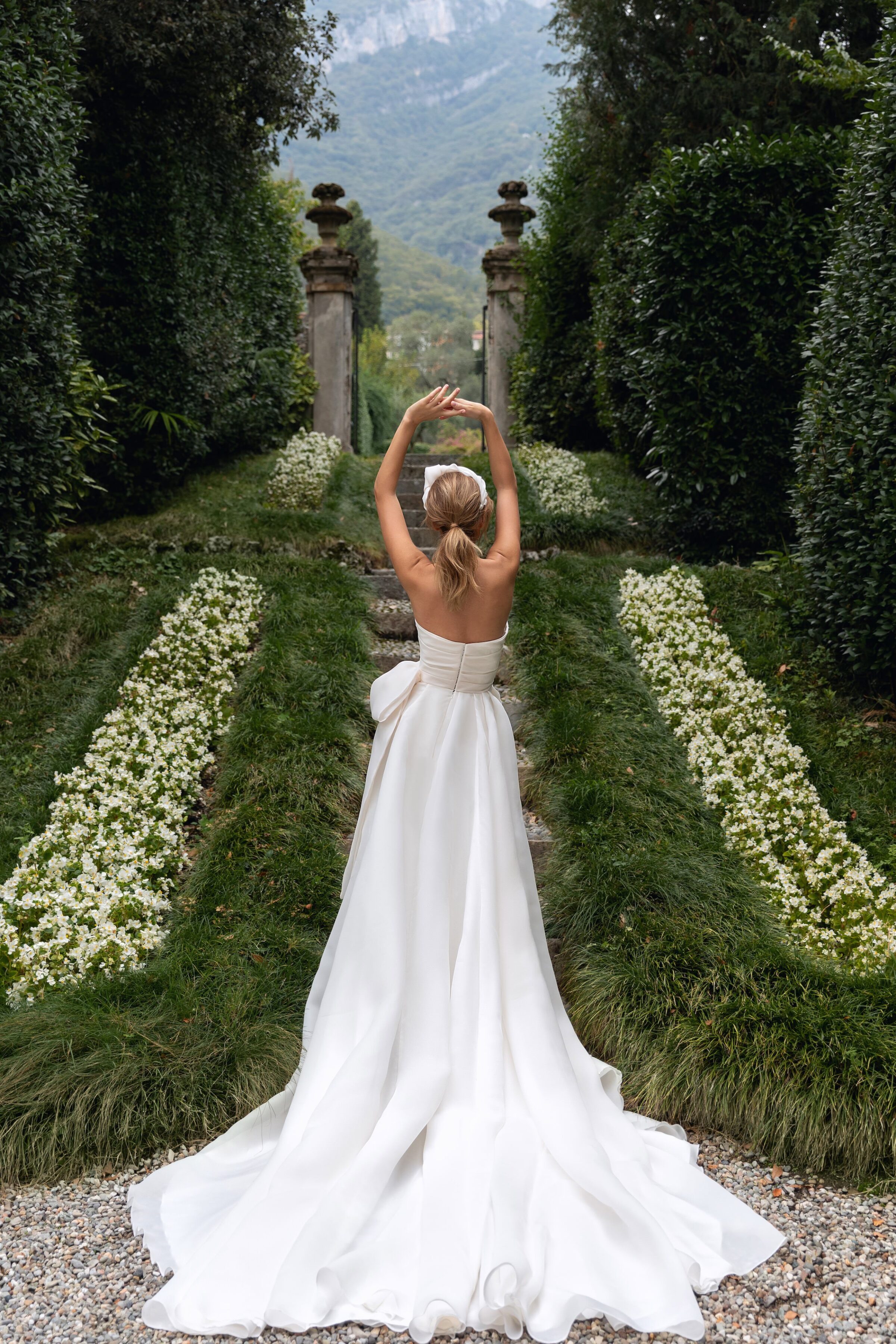 simple a-line princess wedding dress with high slit - Pollardi 2023 - Elettra