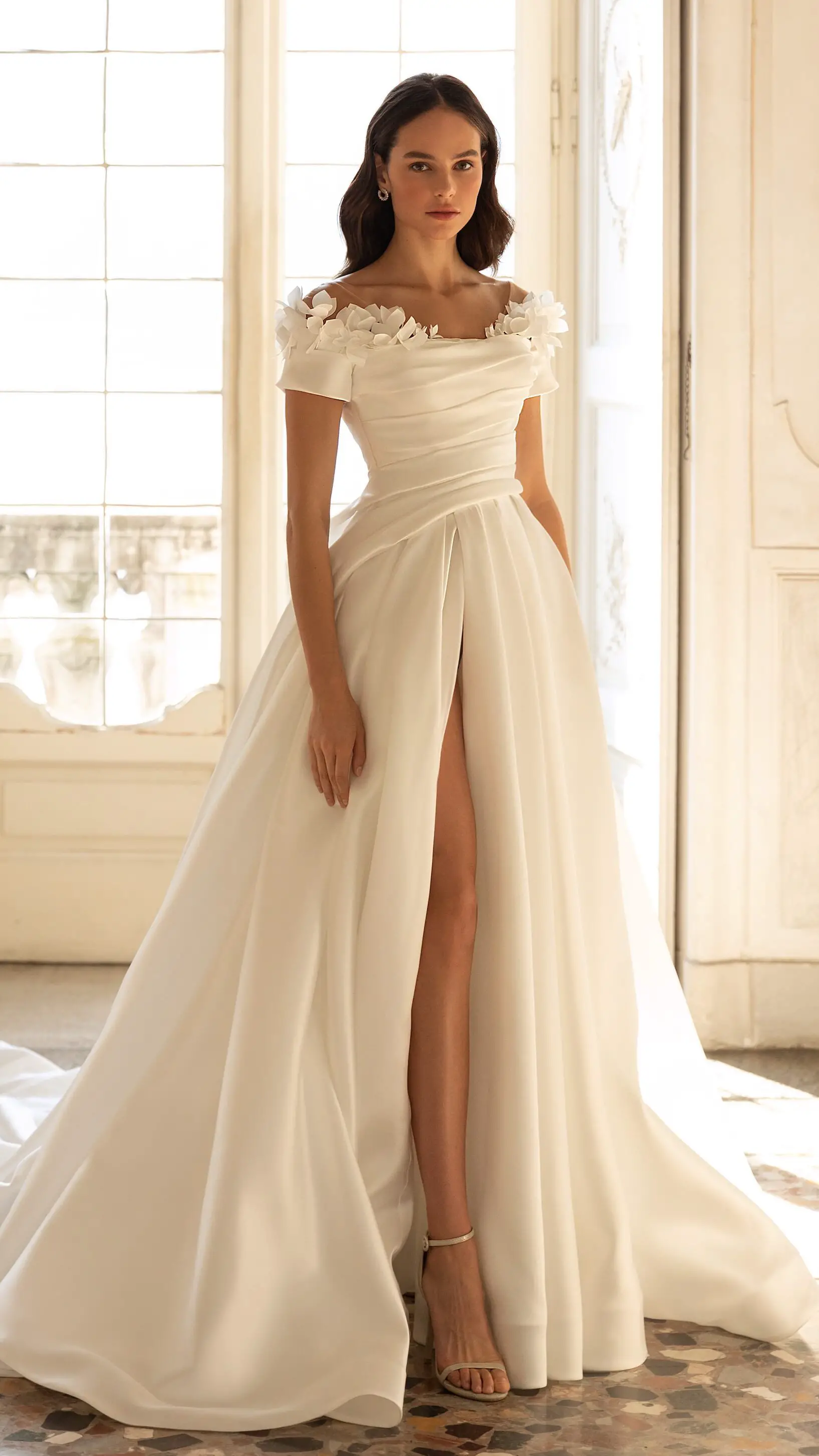 simple ball gown wedding dress with high slit - Pollardi 2023 - Vincenza